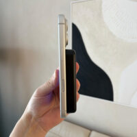 Võimas 10000mAh akupank laadimas telefoni